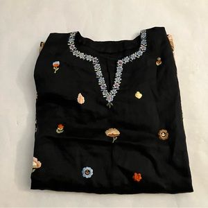 Women’s Floral Long Sleeve Shirt (no size listed, measures like a medium,large )